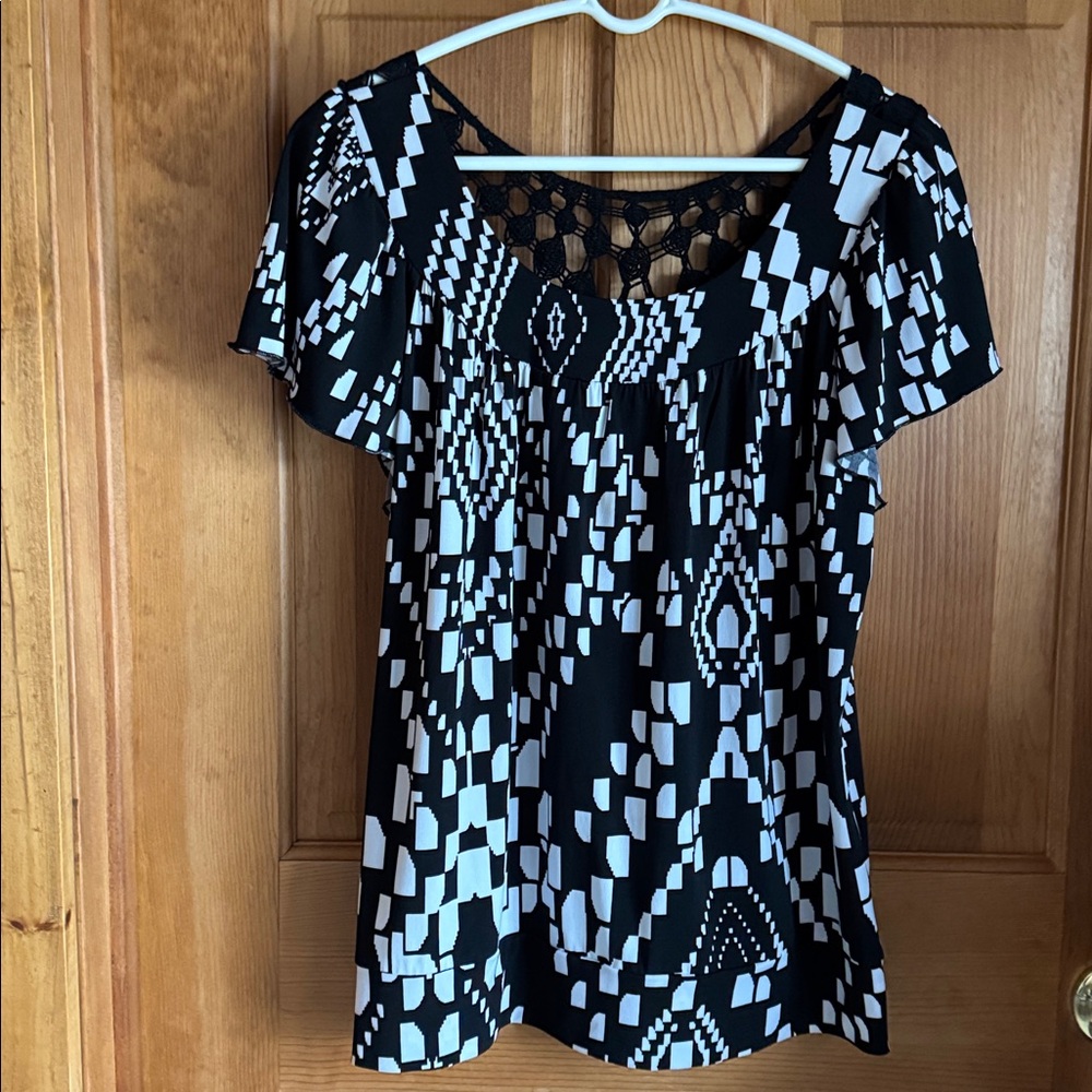 AGB Black and White Zigzag Top